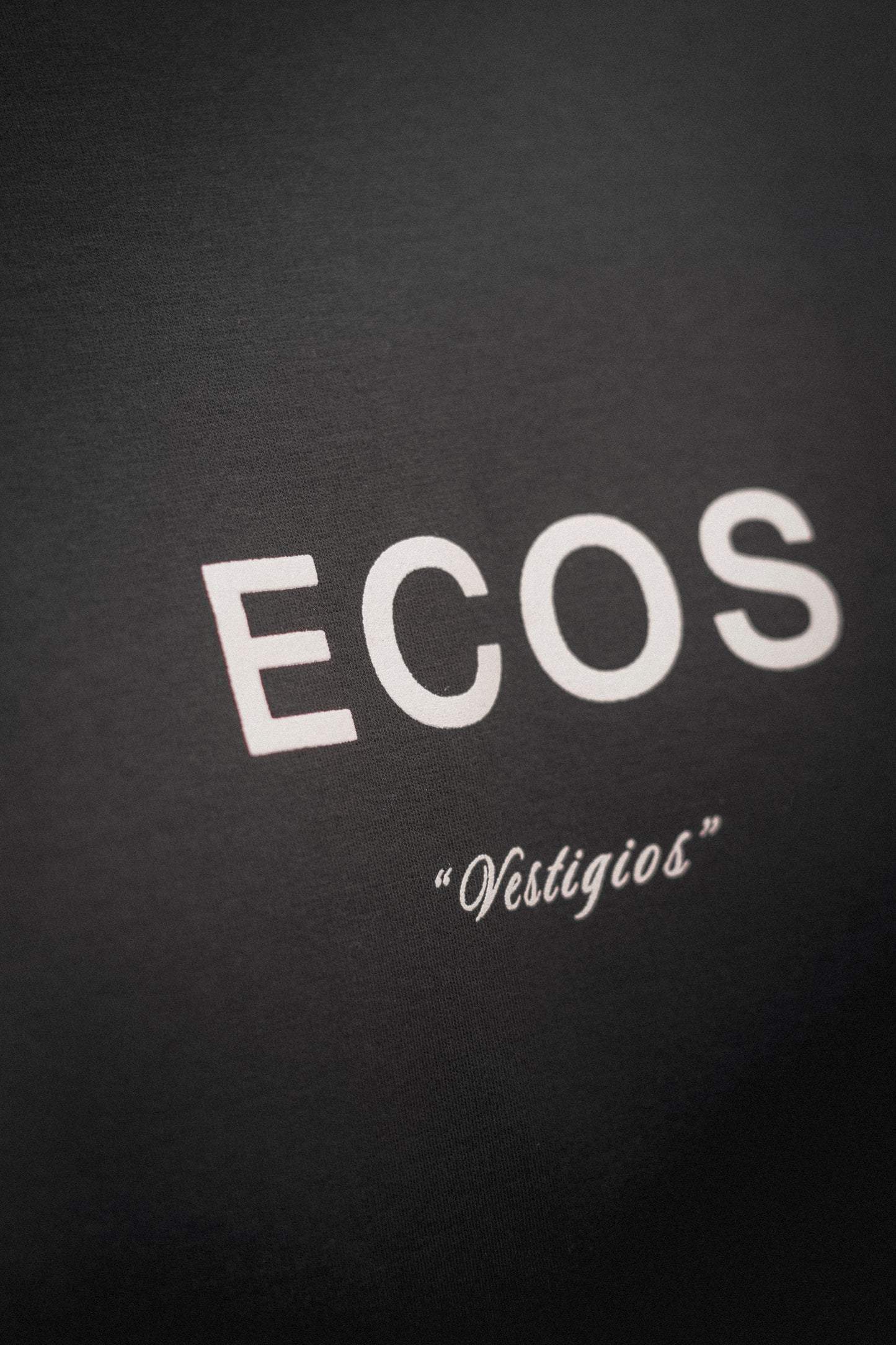 CAMISETA SEMI OVERSIZE VESTIGIOS K000