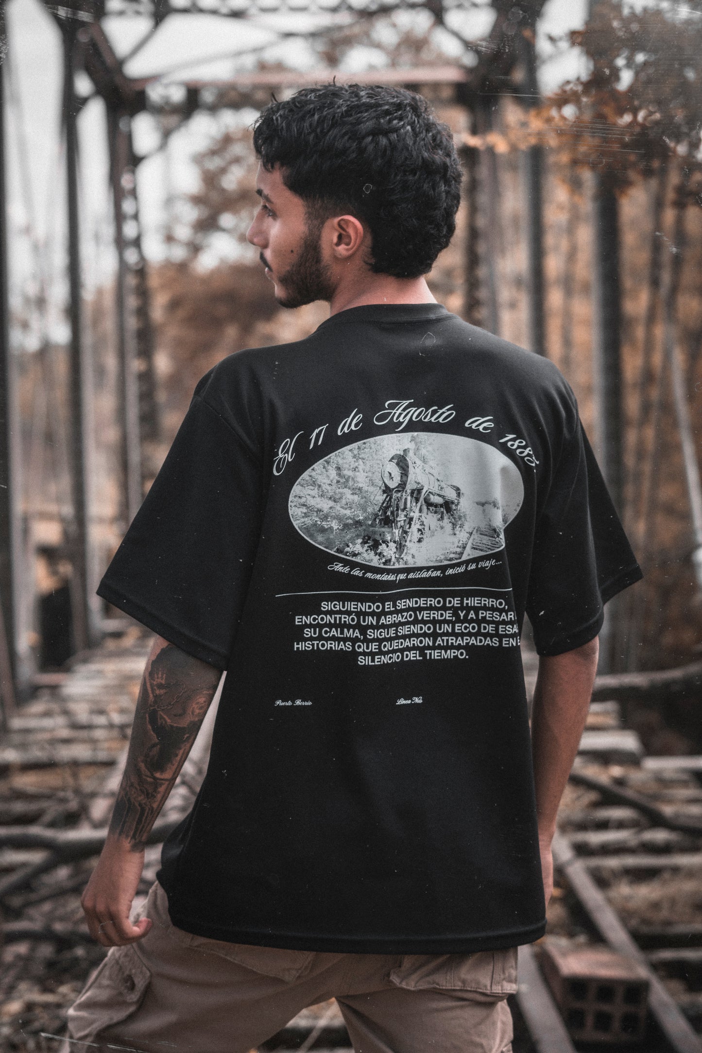 CAMISETA OVERSIZE VESTIGIOS K000