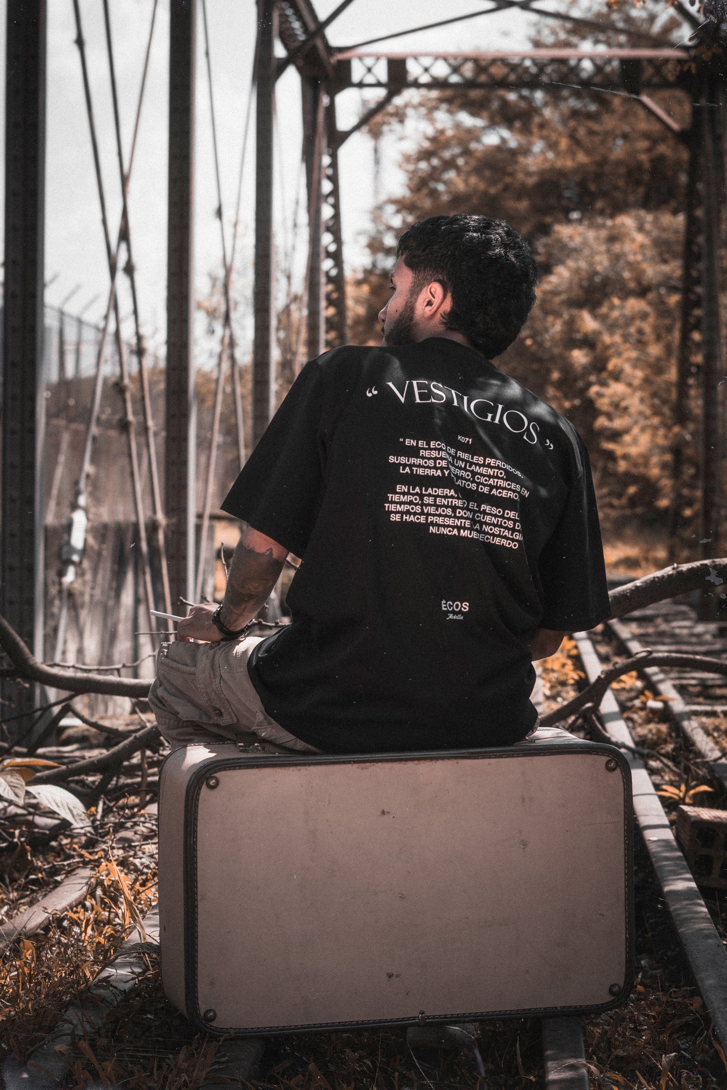 CAMISETA OVERSIZE VESTIGIOS K071