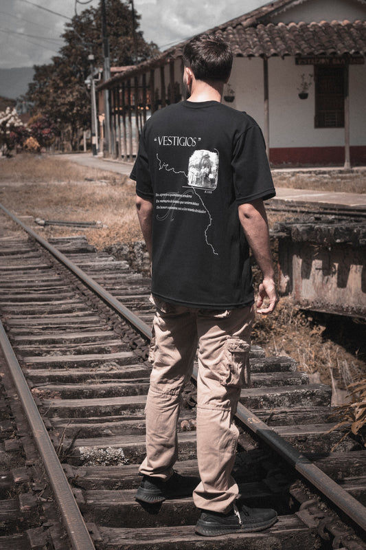 CAMISETA OVERSIZE VESTIGIOS K109